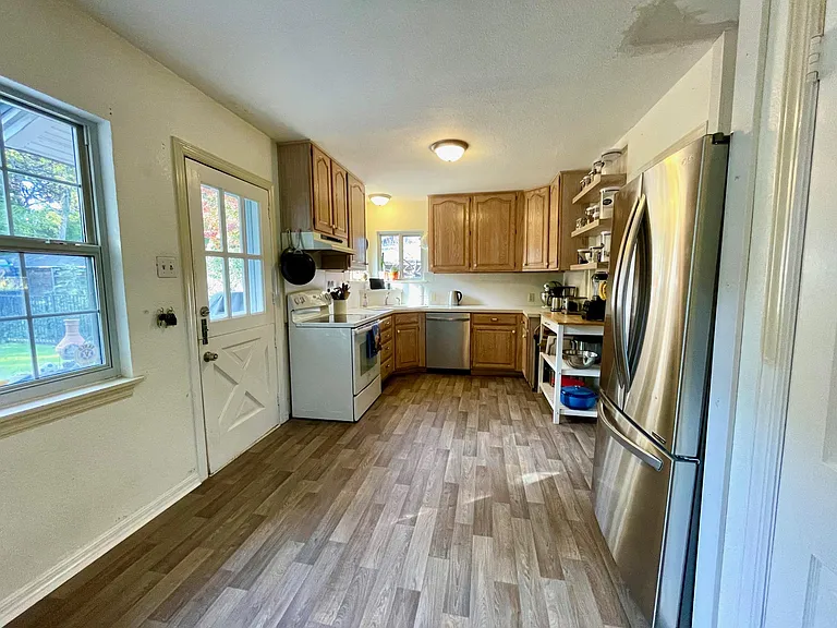 718 W Colorado Blvd — Photo 5