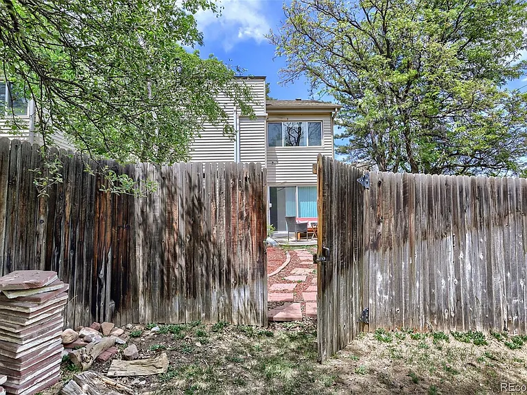 1160 Poplar Ave — Photo 24