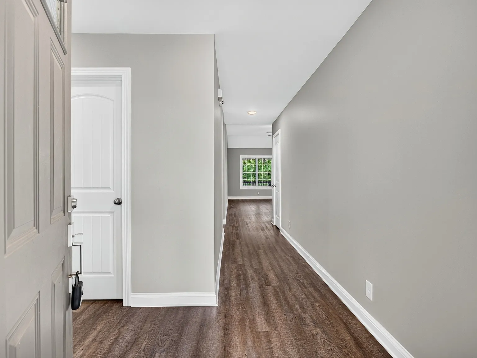 3 bed, 2.0 bath, 1464 sqft, $2,000 — Photo 2
