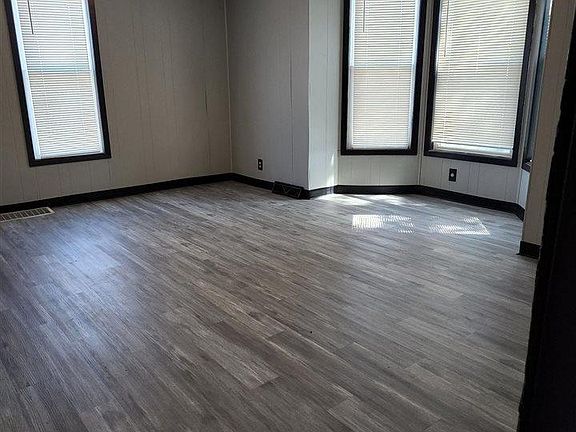 5th image of 100 Greenback St NW