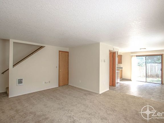 3rd image of 607 SE 131st Ct
