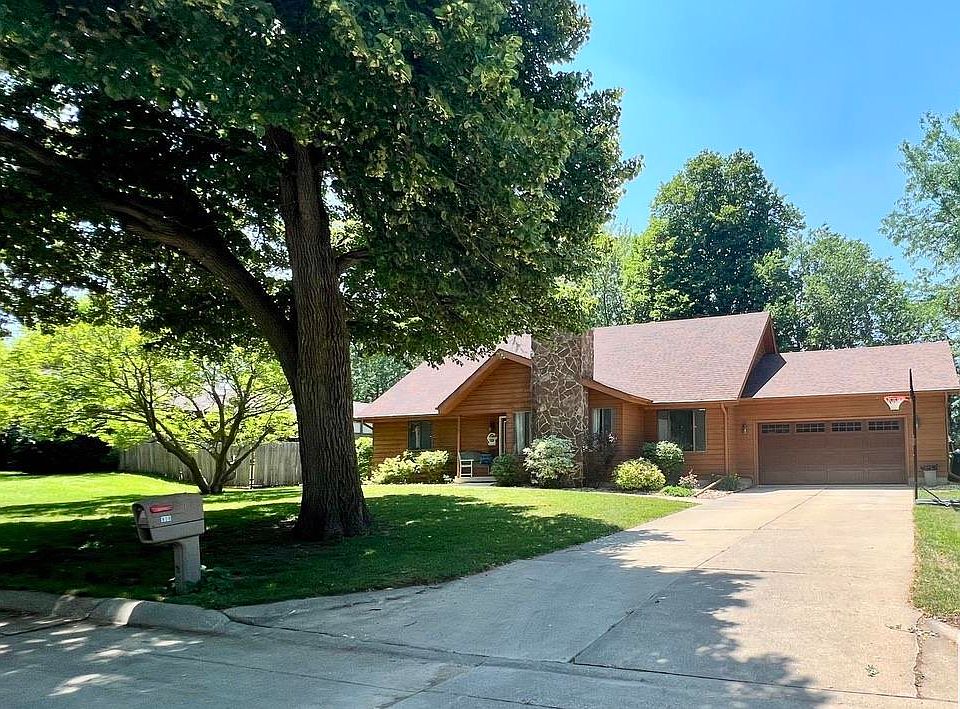1st image of 808 Clover Ln
