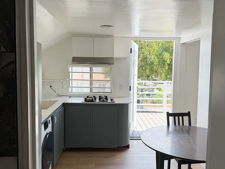 301 W 1st St — Photo 3