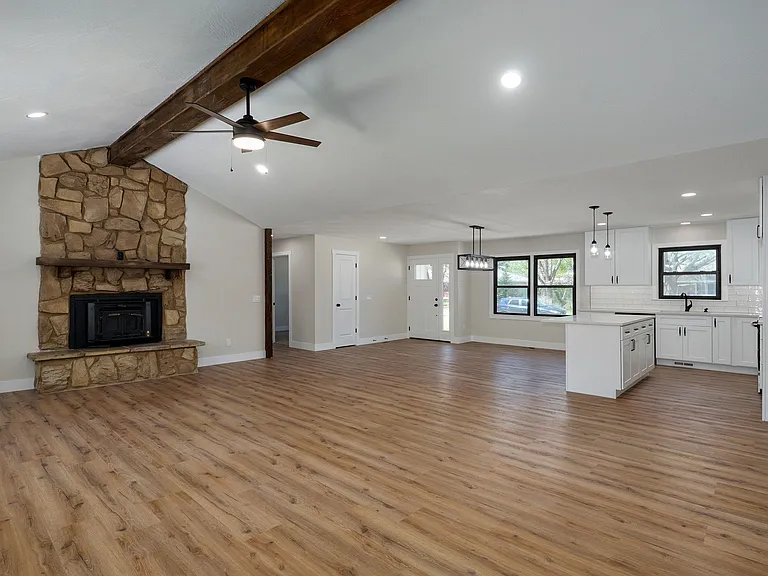 2558 W Village Ln — Photo 9