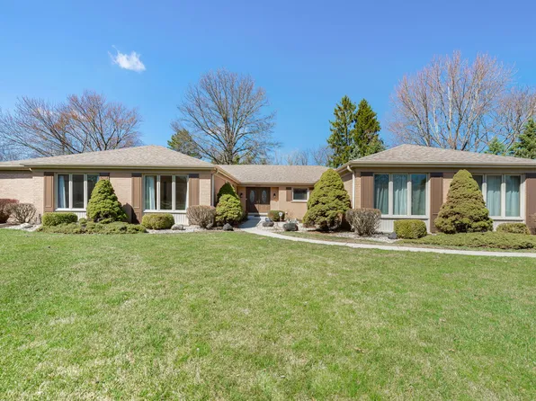 1449 S Shore Ct, Barrington, IL 60010