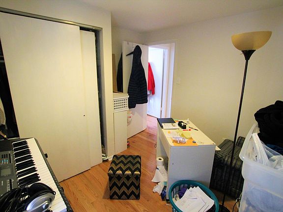 5th image of 1426 Catharine St APT B