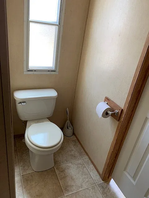 319 Matthew St Yoakum — Photo 2