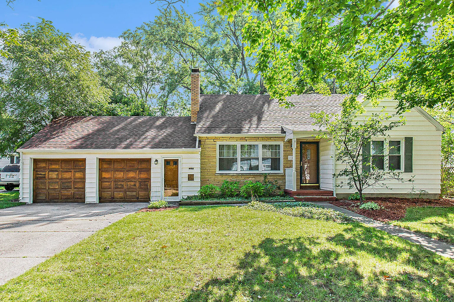 2115 Alpha St photo 1