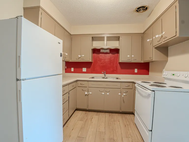 625 Vera Ct — Photo 3