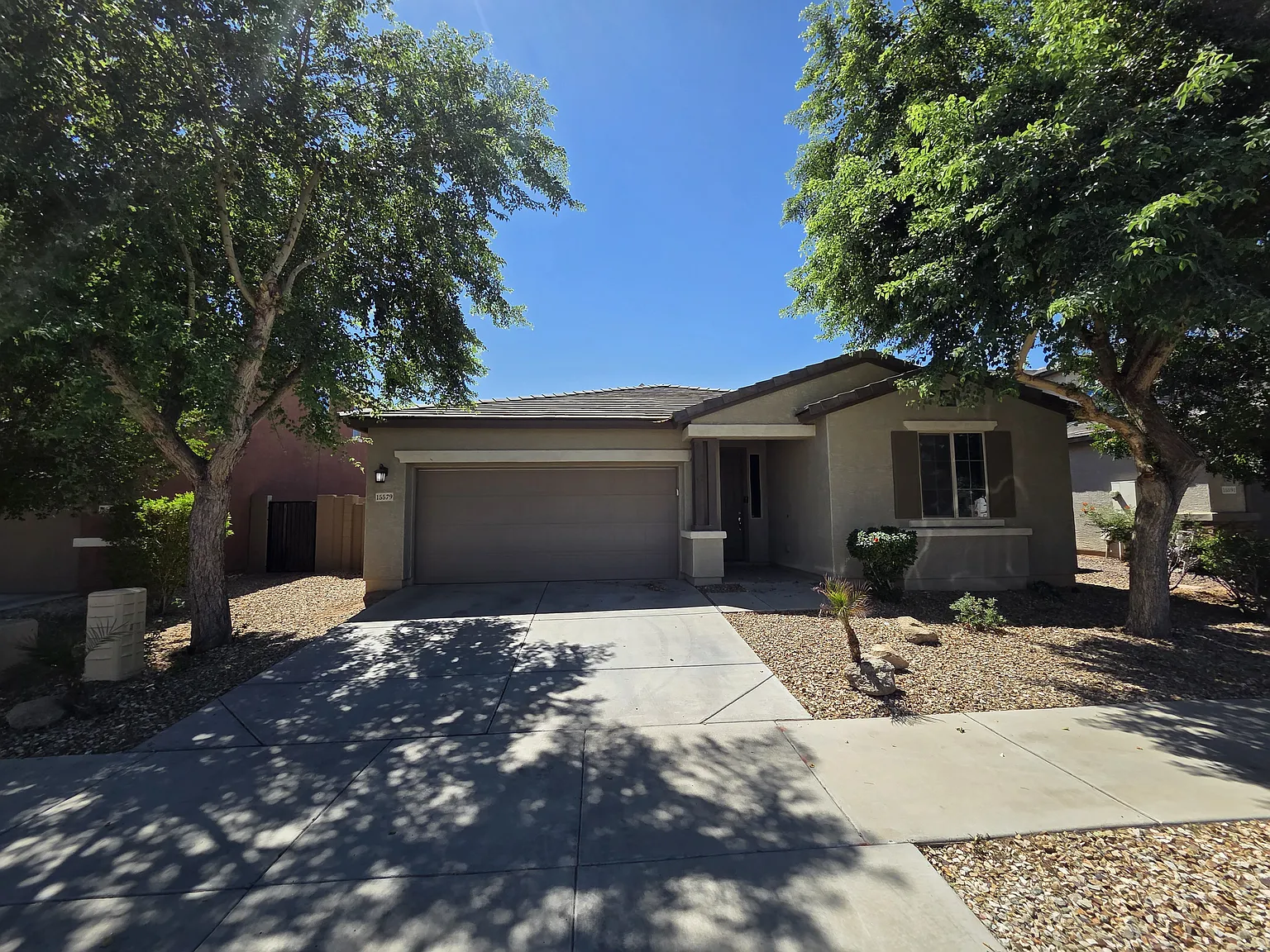 3 bed, 2.5 bath, 1940 sqft, $2,100 — Photo 1