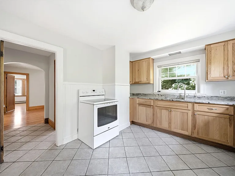 345 Coolidge Ave — Photo 4