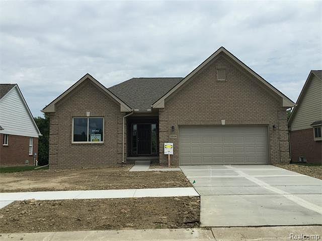 1st image of 21039 Oakridge Dr
