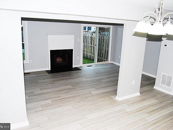 5th image of 106 Autumn Hill Way