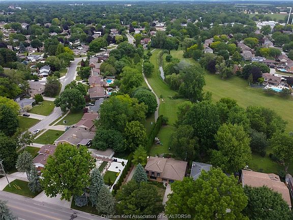 3rd image of 615 Lacroix St
