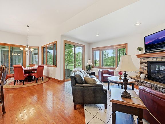 3rd image of 61 Canyon View Dr