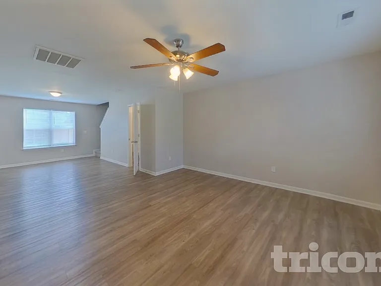 9514 Parkridge Dr — Photo 3