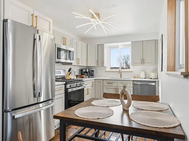 215 McMasters Dr — Photo 13