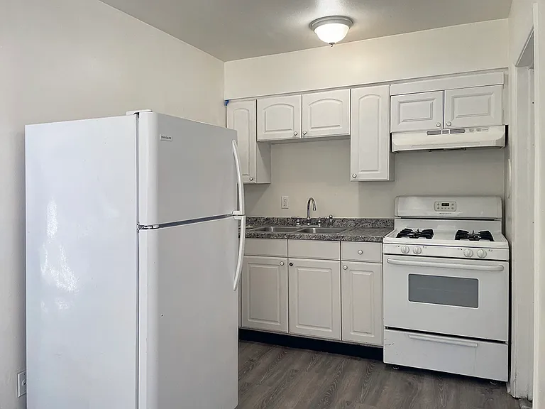 810 1/2 Palm Bluff St #B — Photo 5