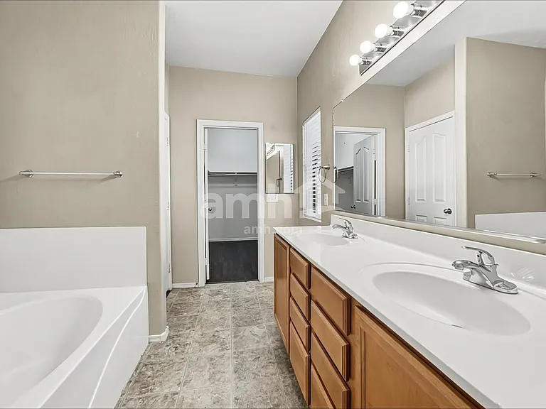2548 W Spencer Run — Photo 12