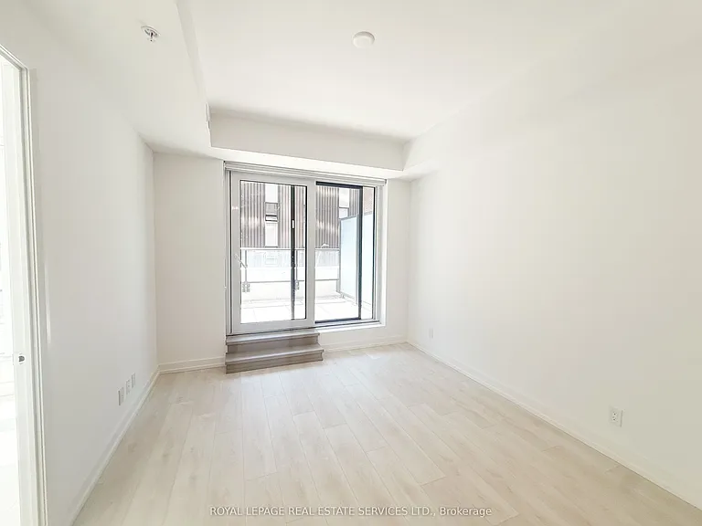 75 James St S #315 — Photo 5