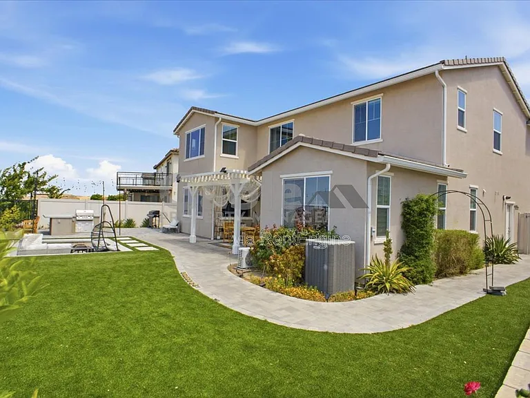 17952 Spire Ct — Photo 31