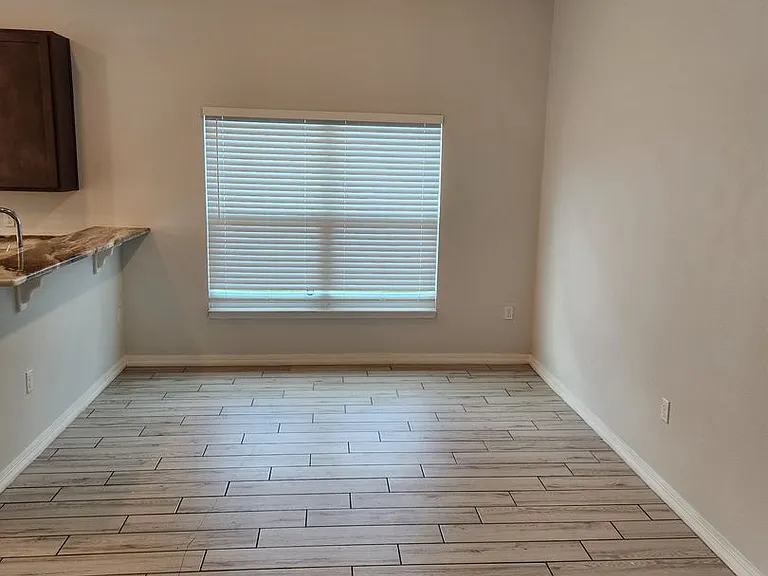 1108 Constantine St — Photo 7