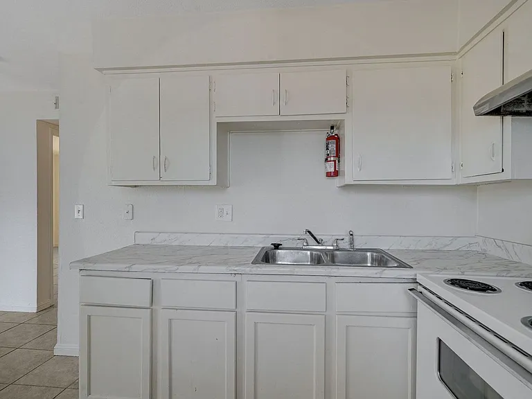 3370 Athens St #4 — Photo 4