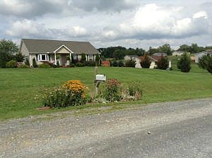 2nd image of 122 Aidan Ln