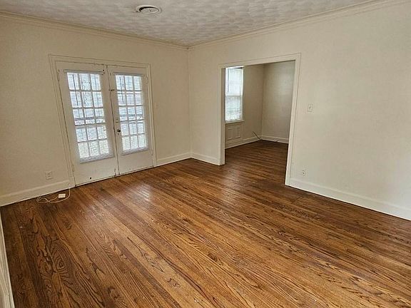 5th image of 1016 Stonewall St