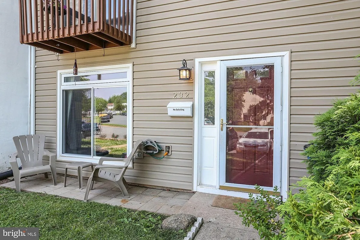 Building Photo - 232 Willow Ter