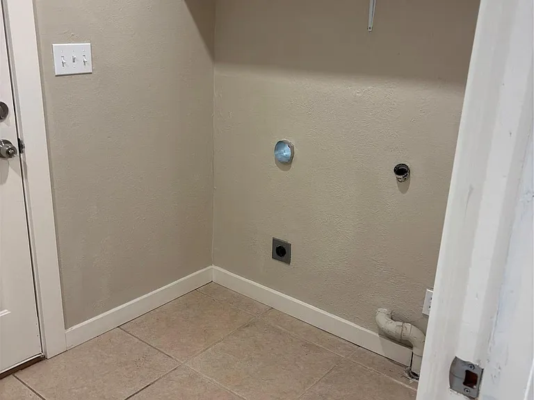 8049 Forest Hills Dr — Photo 21