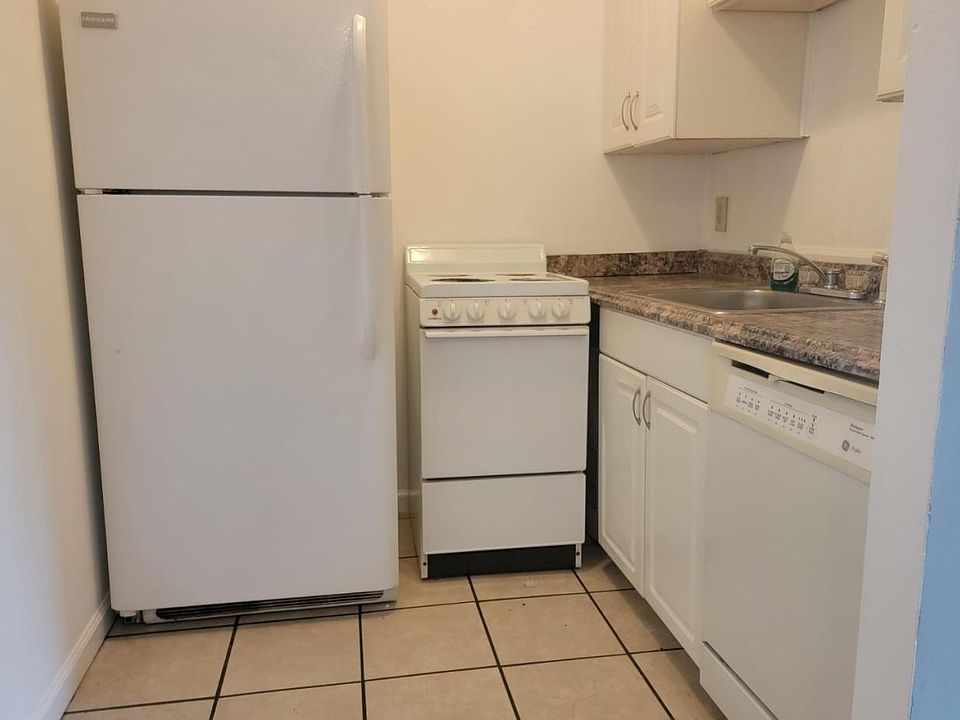 1st image of 4218 Allendorf Dr APT 8