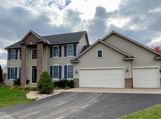 408 Wolfcreek Cir, Roberts, WI 54023