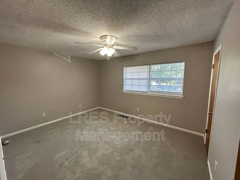 816 W 25th St — Photo 44