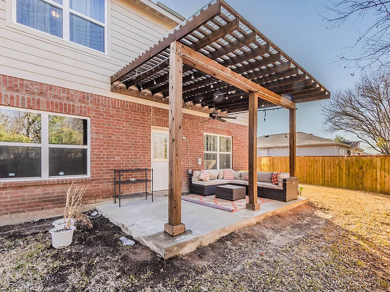 1313 Briercrest Dr — Photo 30