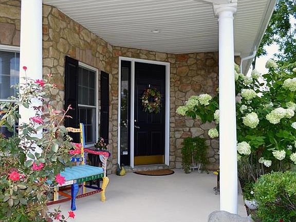 3rd image of 3041 Oak Hills Dr