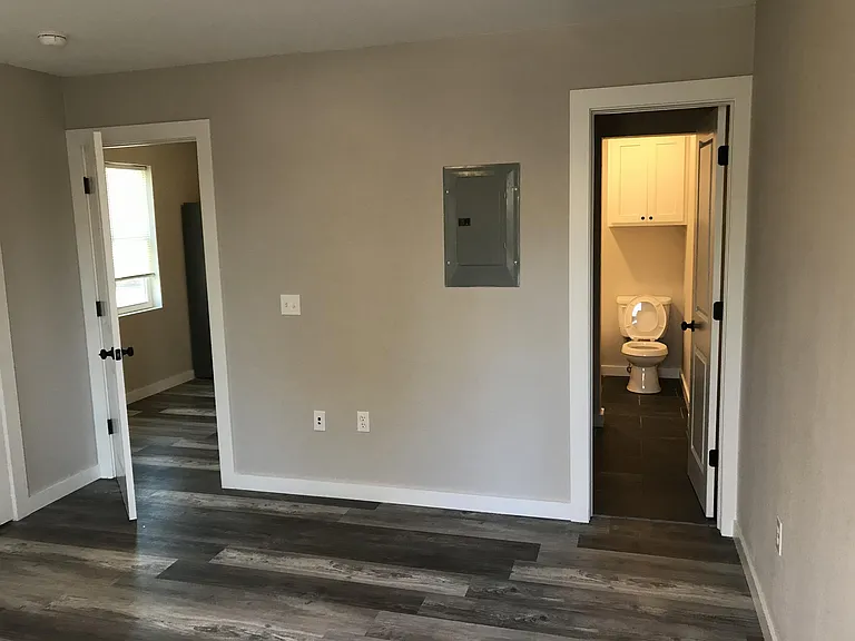 405 E Smith St #201 — Photo 3