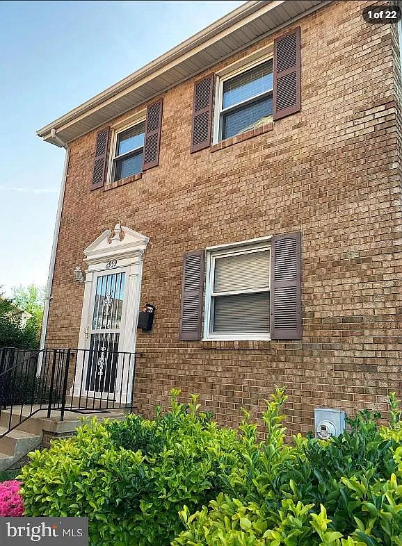 3 bed, 2.5 bath, 2891 sqft, $2,450 — Photo 1