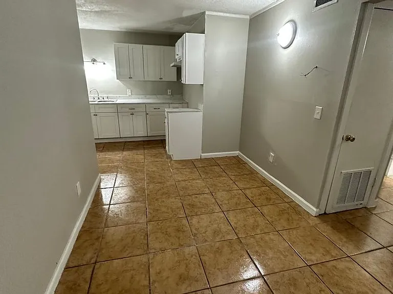 2851 Sophia St — Photo 55