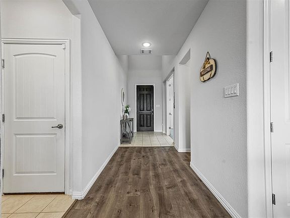3rd image of 1048 Rosebay Dr