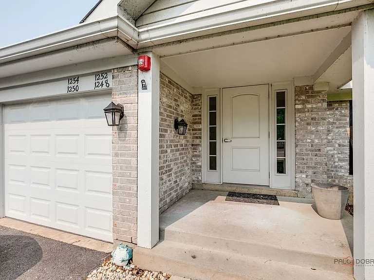 1254 Streamwood Ln #1254 — Photo 3
