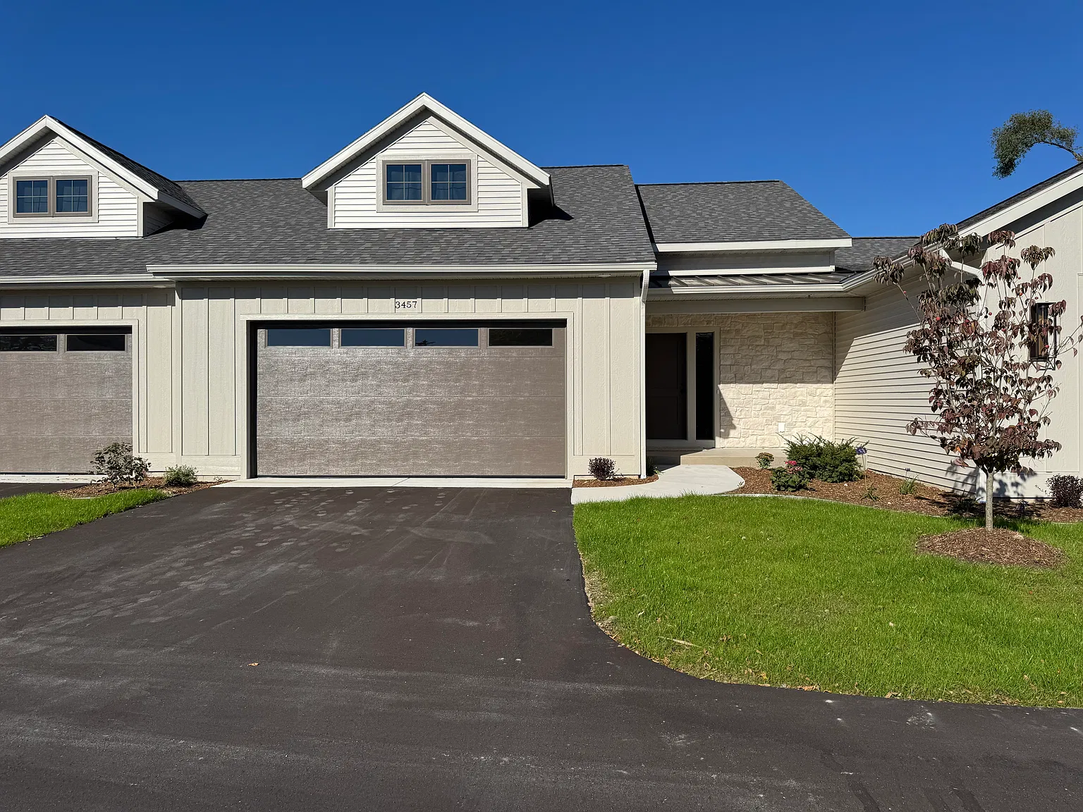 2 bed, 1.5 bath, 1327 sqft, $2,550 — Photo 2