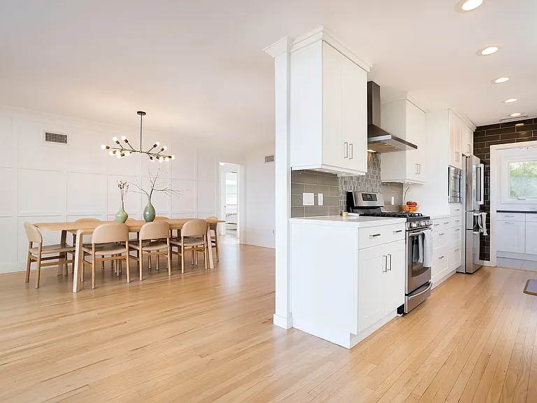 5802 S 13th Ave — Photo 3