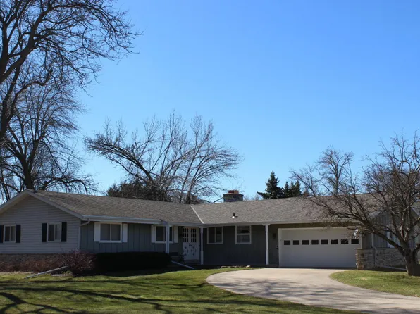 301 James St, Watertown, WI 53098