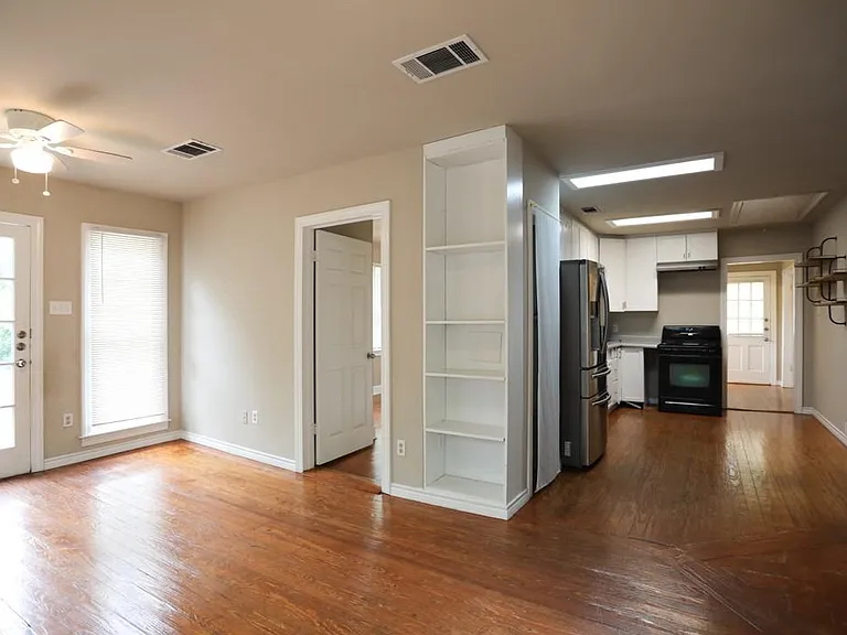 4903 Caswell Ave — Photo 7