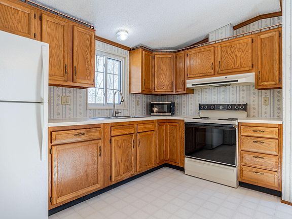 5th image of 69 Fowle Hill Road