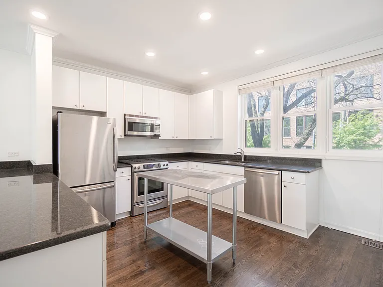 1781 W Altgeld St #O — Photo 2