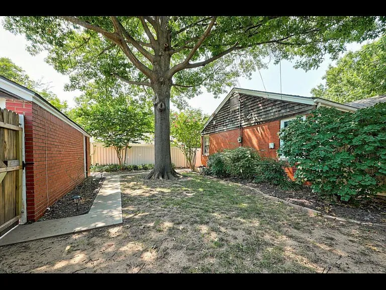 3217 N Villa Ave — Photo 4