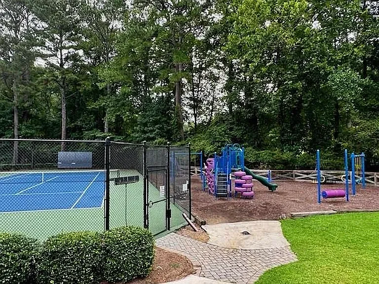 4 bed, 3032 sqft, $4,000 — Photo 4