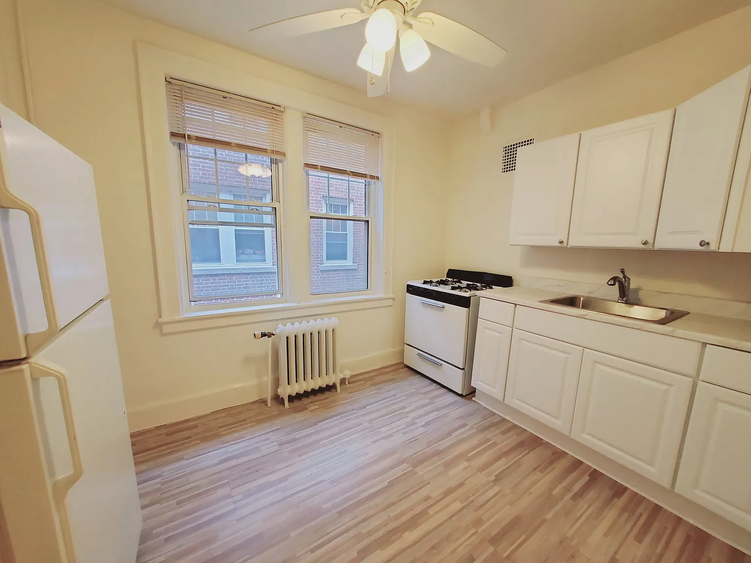 1 bed, 1.0 bath, 661 sqft, $1,950 — Photo 2
